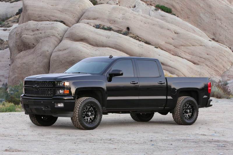 Fabtech 14-18 GM C/k1500 P/U w/oE Alm Or Stmp Stl UCA 4in Perf Sys w/Dl 2.5 & 2.25 - Mammoth Racing -